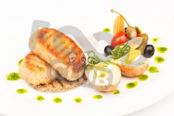 Котлеты из щуки с соусом из белых грибов с запеченным картофелем 10 шт