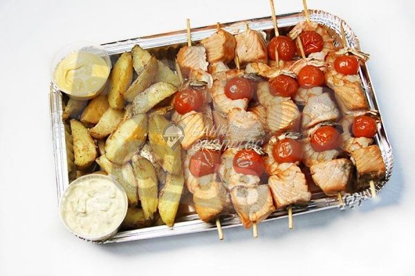 Мини-шашлычки Дары моря с картофелем