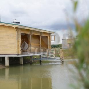 Баня на озере в загородном комплексе экопарк «Акварель»