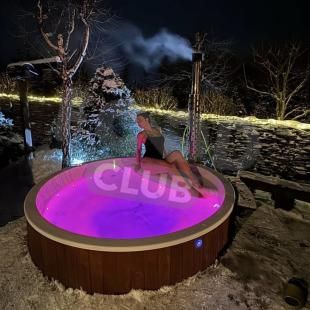 Домик для двоих с камином, баней и бассейном