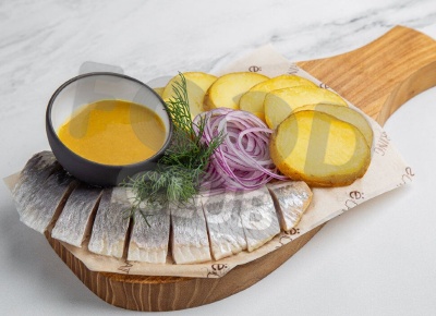 Бочковая сельдь с запечённым картофелем