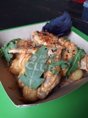 Картофельные шарики с индейкой в кисло-сладком соусе