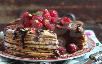 Блинный торт с малиной