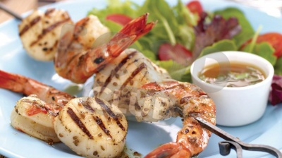 Шашлык из креветок и гребешков под имбирным соусом 10 шт.