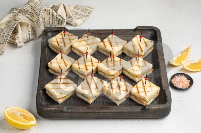 Мини сэндвич с лососем