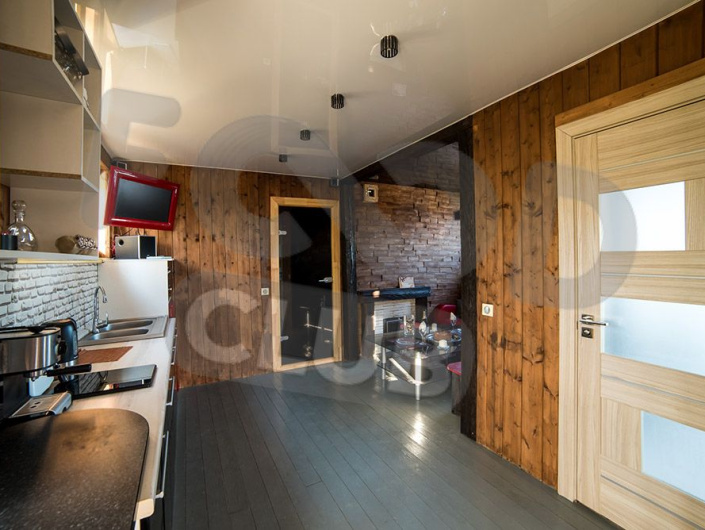 Плавучий домик