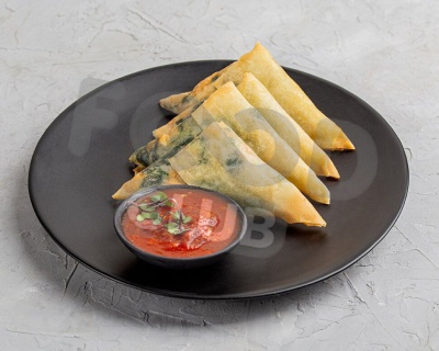 Спринг ролл с лососем и шпинатом с соусом сладкий чили 10 шт.