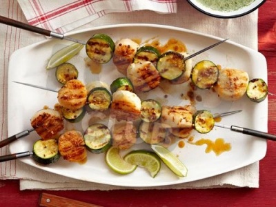 Пряный шашлык из морских гребешков и цукини 10 шт.