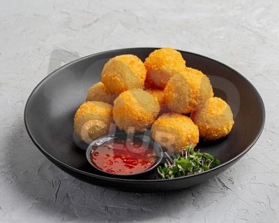 Хрустящие шарики из ветчины и сыра с тайским соусом 10 шт.