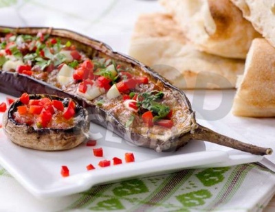 Баклажан печеный с грибами и сыром