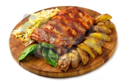 Ребра свиные в медово-горчичном соусе с запеченым картофелем с пряной морковью и лавашом