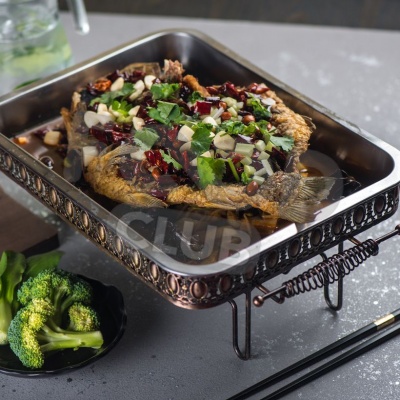 Запеченный карп с овощным соте