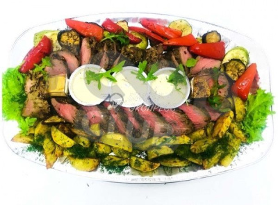 Буженина из говядины с запеченым картофелем, овощами гриль в сливочно-грибном соусе